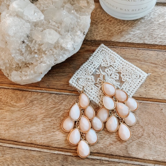 Francesca's Collections Jewelry - Light pink drop earrings